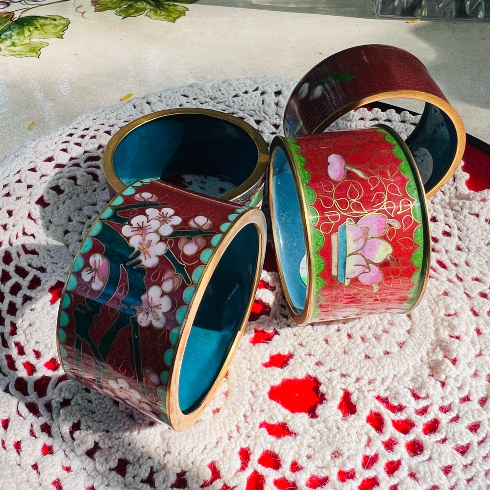 Unique Vintage Red and Green Cloisonne Napkin Rings Four.